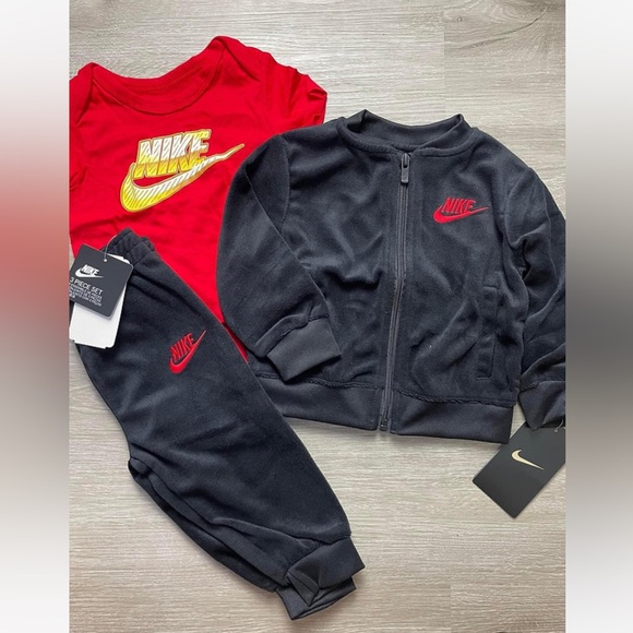Nike Baby Boy Velour 3 Piece Set - Picture 1 of 1